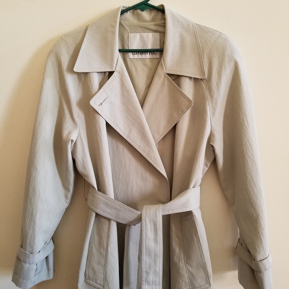 Ladies Classic London Fog Trench Coat. Lightweight